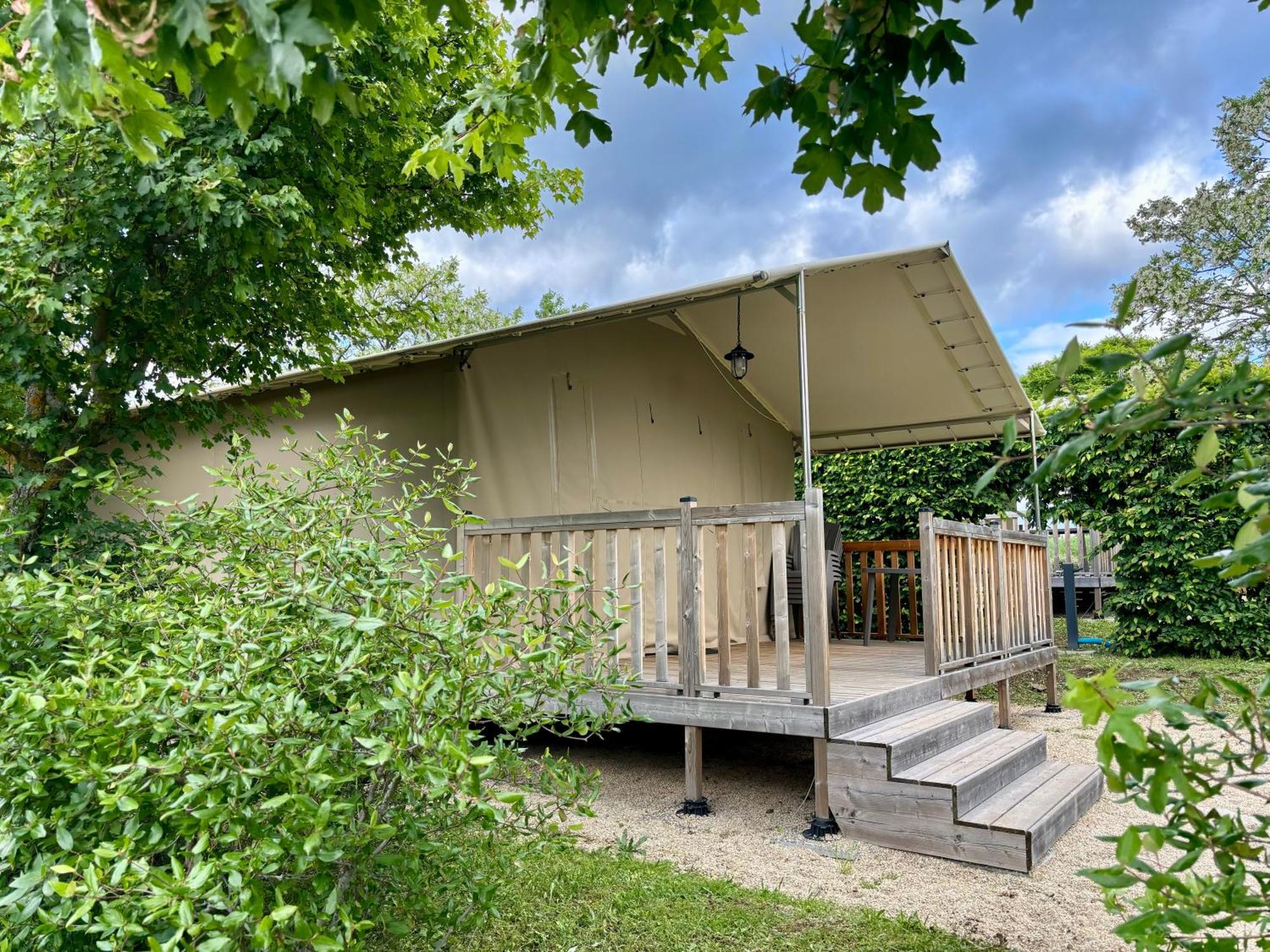 Camping Onlycamp Pierre & Sources Volvic Exterior photo
